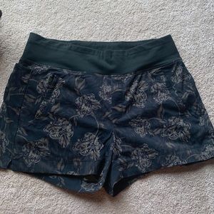 Athleta size 12 Trekkie shorts